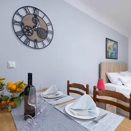 Studio Apartment Miranda Apartment