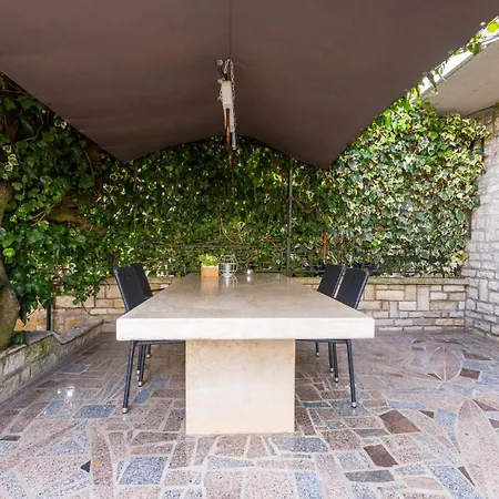 Studio Apartment Miranda Apartment